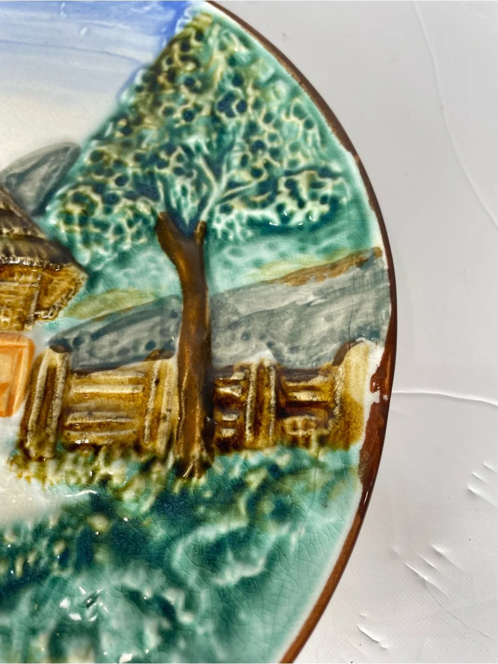 Vintage Majolica Style Hanging Plate Cottagecore Cottage 8.75” 3D Vantage Japan
